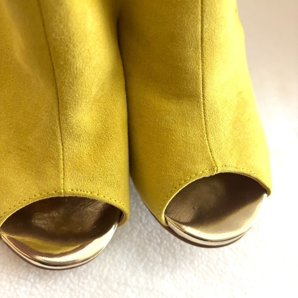 Primadonna Yellow Cutout W/ Gold Accent Stiletto Heel Open Toe Booties (7.5) - Picture 6 of 13